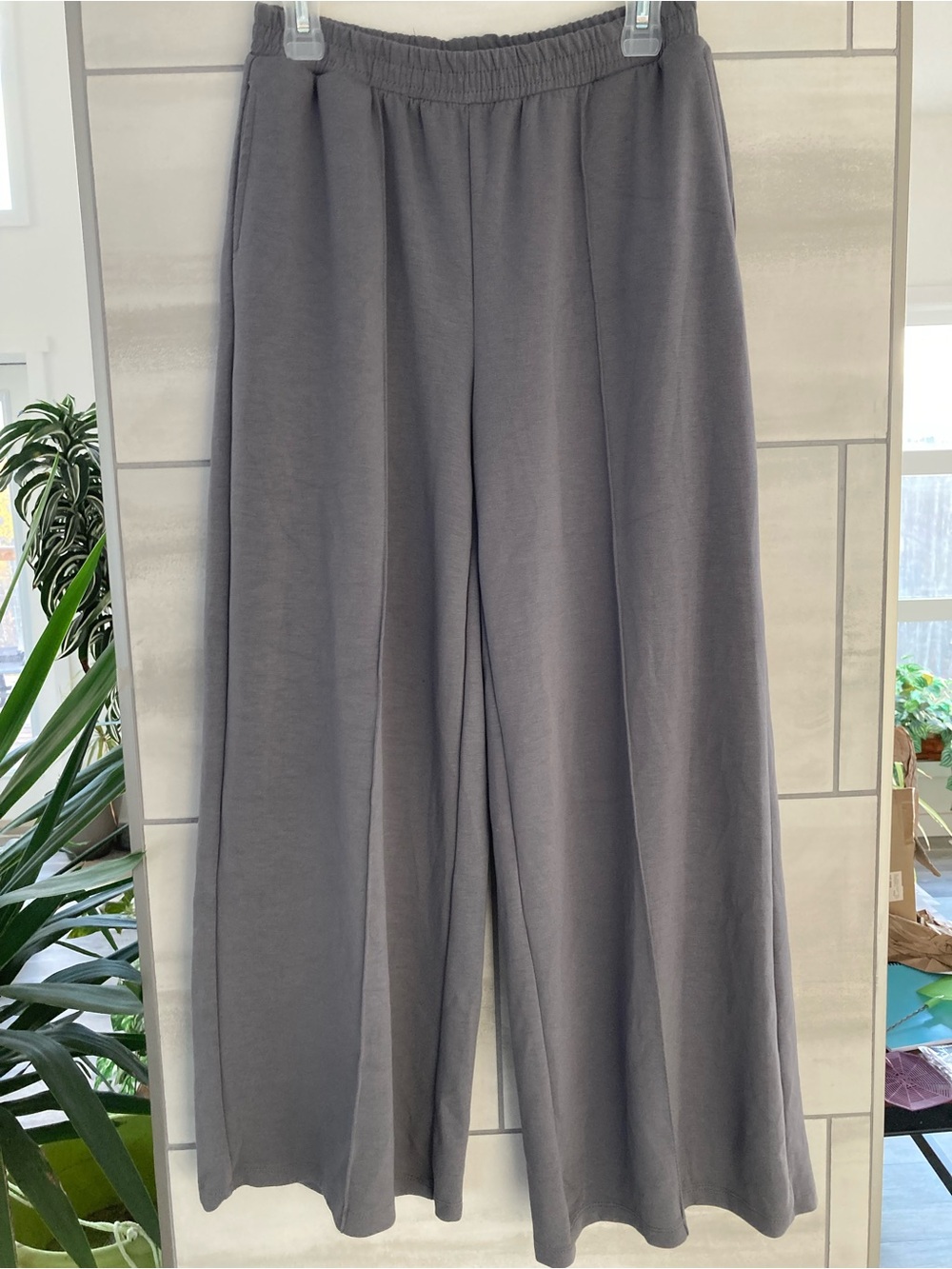 Wide Leg Pull-On Pants in Charcoal Gray